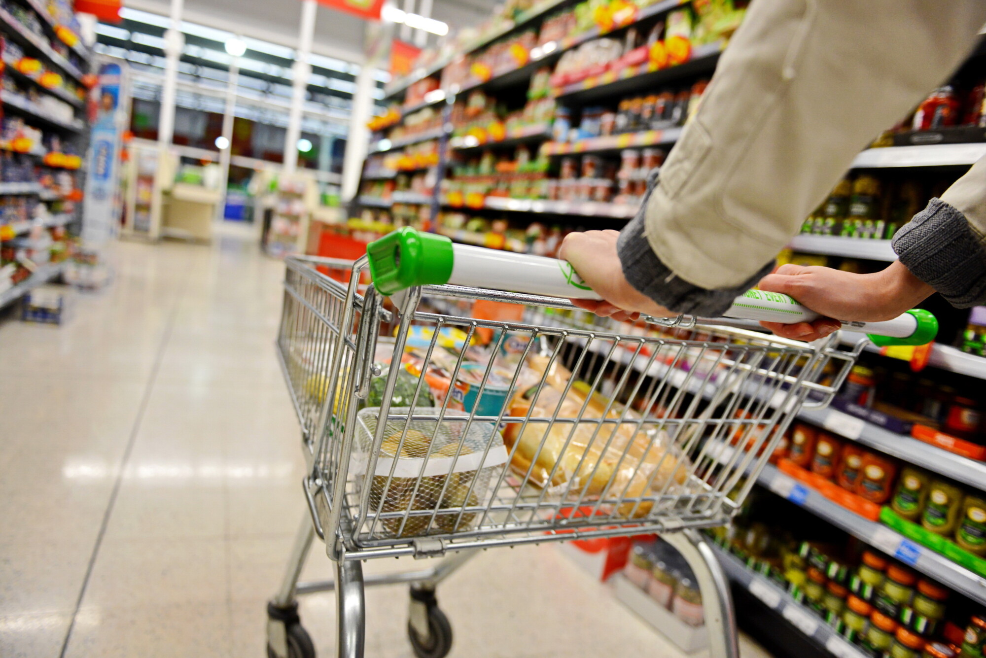 shopping trolley being pushed down a supermarket aisle - to support clear food labelling. 
