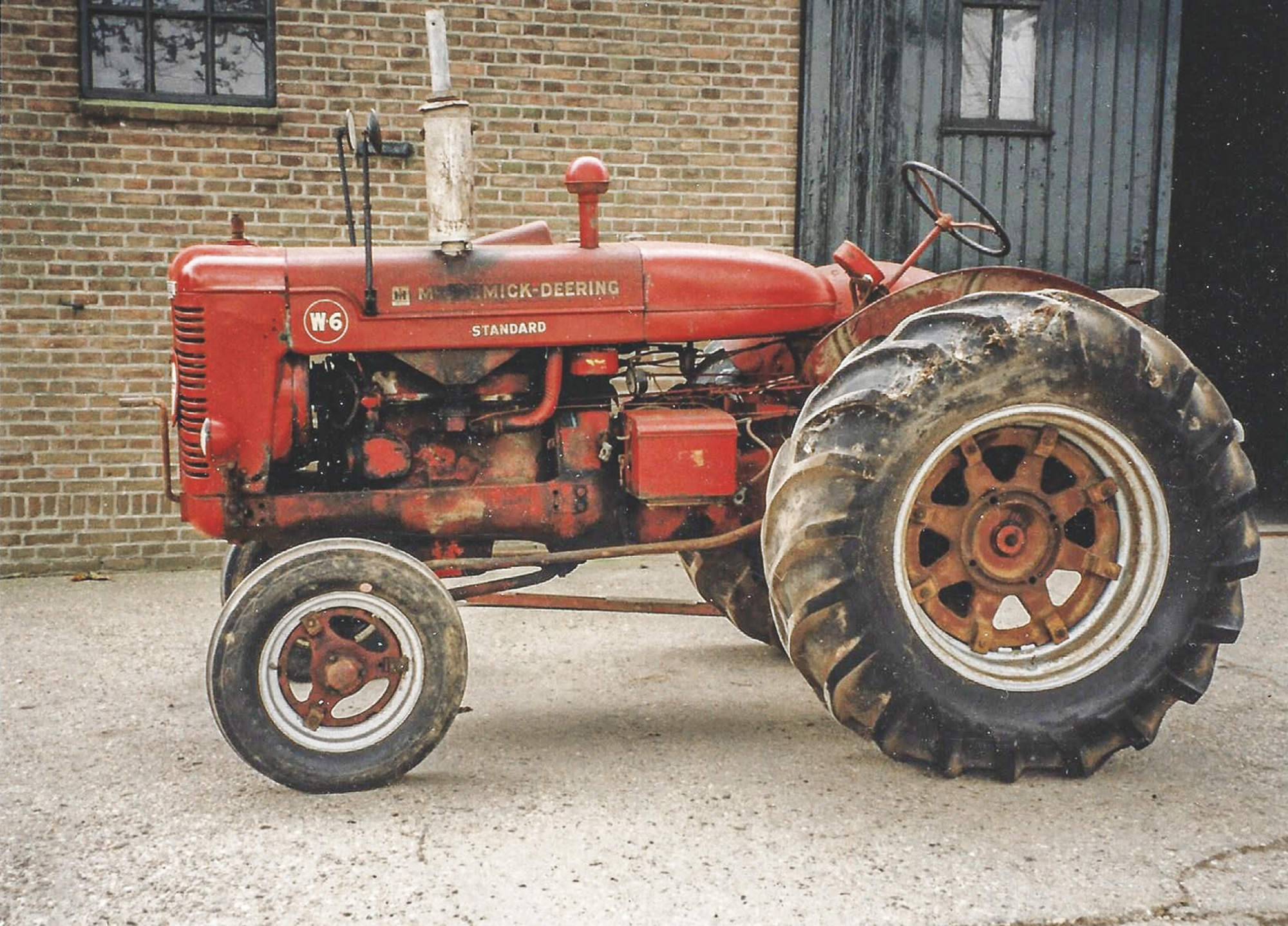 The McCormick Deering W-6, classed as a ‘plow tractor’ had five forward gears.