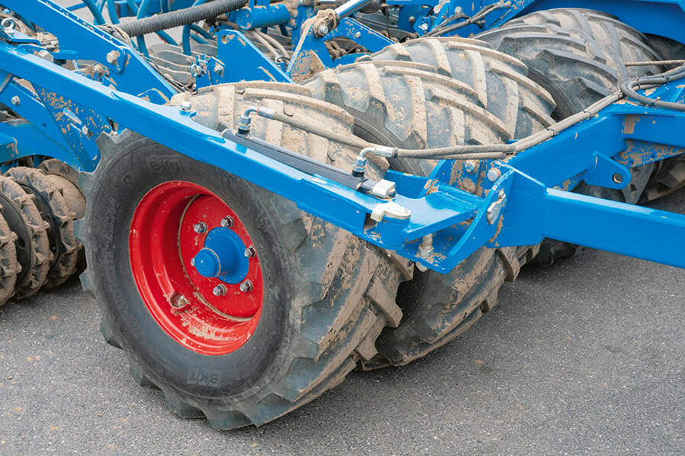 (Image - Central full width tyre packer – Staggered for wet weather seeding)