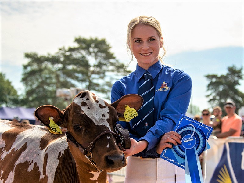 Vet students celebrated through new Farm Vet of the Future Award