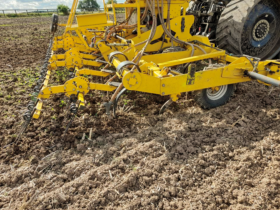 Claydon harrow on arable farming article on farm machinery website