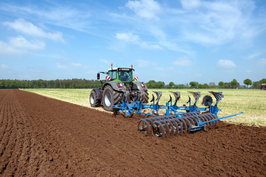 Lemken Juwel plough on farm machinery article on farming website