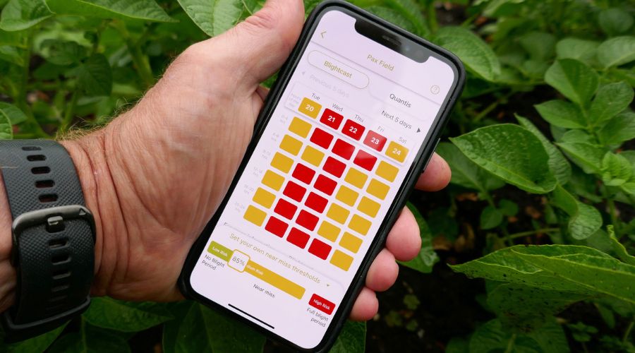 Syngenta’s decision support agronomy advice for potato growers, BlightCast and Quantis Heat Stress Alert, have now been coupled into myField.