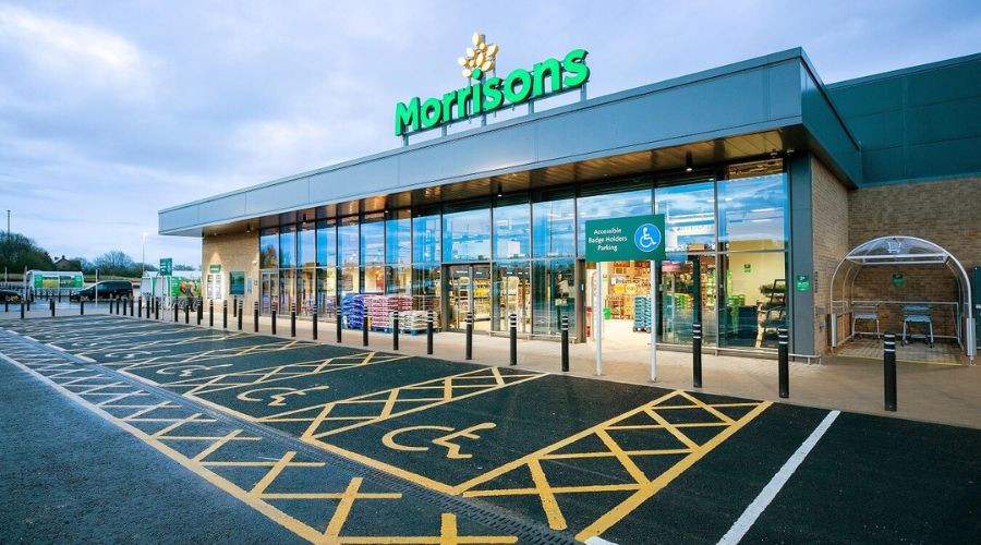 The British farming community has been criticising Morrisons' recent announcement of dropping its pledge to source only British lamb. 