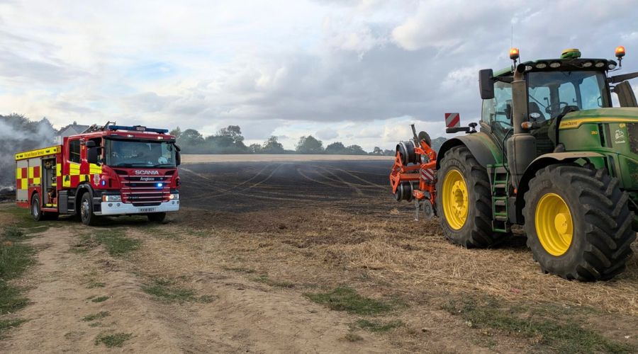 Crews from Essex County Fire and Rescue Service and Suffolk Fire and Rescue Service put out a field fire in Great Maplestead on 26th August.