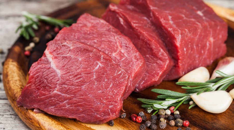 The English red meat sector delivered around £5.5 billion in Gross Value Added (GVA) to the UK economy in 2023.