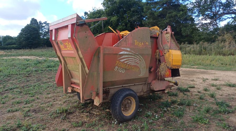 muddy red tomahawk 8100 straw blower machine from teagle