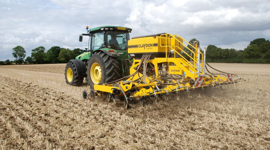 Farm machinery manufacturer Claydon has reminded farmers to accept offers for a Farming Equipment and Technology Fund (FETF) 2025 grants.