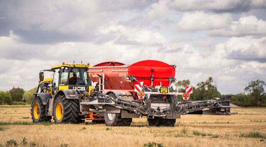 Launching at LAMMA this January is the AS3000 Series from AgriSpread, which delivers wider working widths, higher spread rates per hectare and faster working speeds. 
