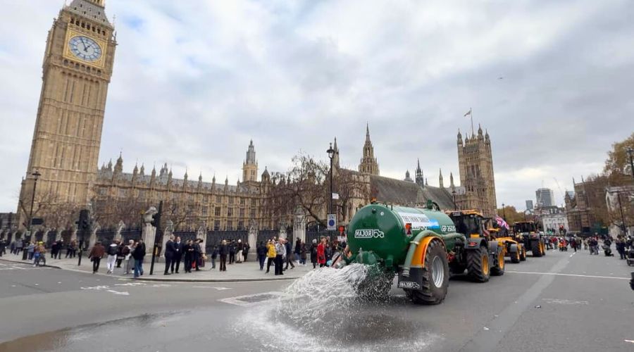A cow and a slurry tanker made an unexpected appearance in Central London yesterday, as British farmers gathered to mark the anniversary of last year’s farming rally.