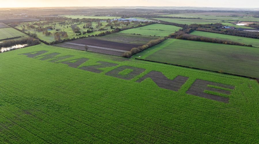 The Amazone team created a large-scale version of the company’s logo on a field near its Orchard Farm facility in Doncaster, using the Cirrus Grand pneumatic cultivator drill. 