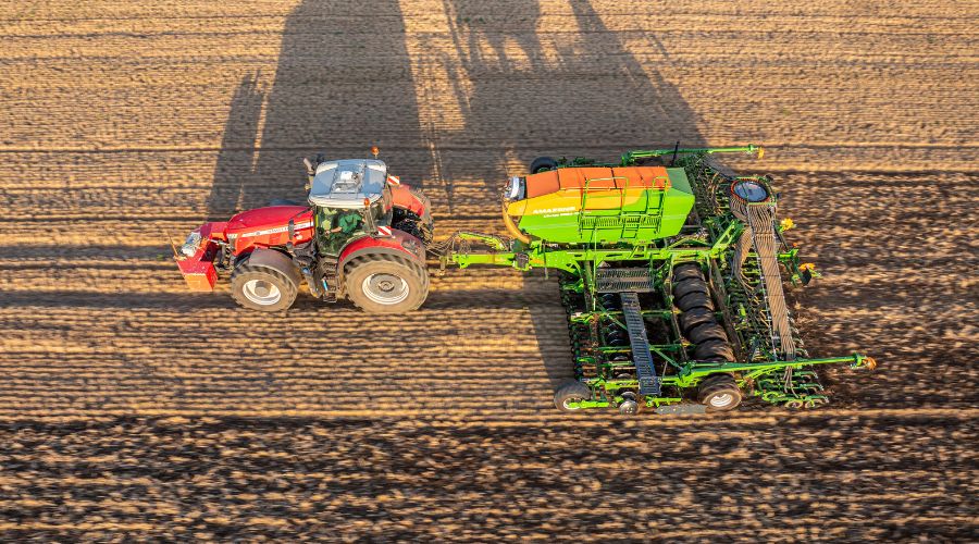 The Amazone team created a large-scale version of the company’s logo on a field near its Orchard Farm facility in Doncaster, using the Cirrus Grand pneumatic cultivator drill. 