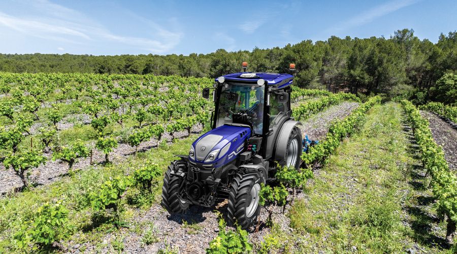  T4F.120F Auto Command tractor, photo by New Holland.