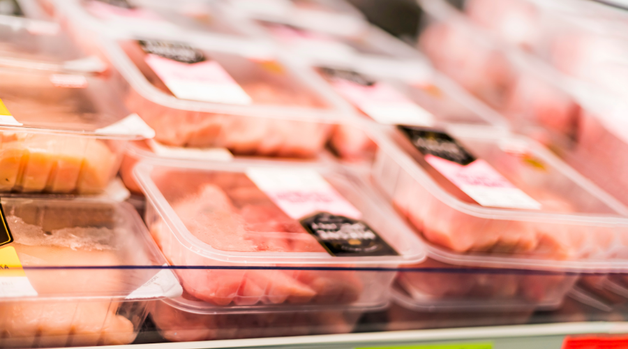Meat and poultry prices in December rose 0.82%, while beef saw a slight 0.1% decline, led by rump steak dropping 1.36% (26p/kg).